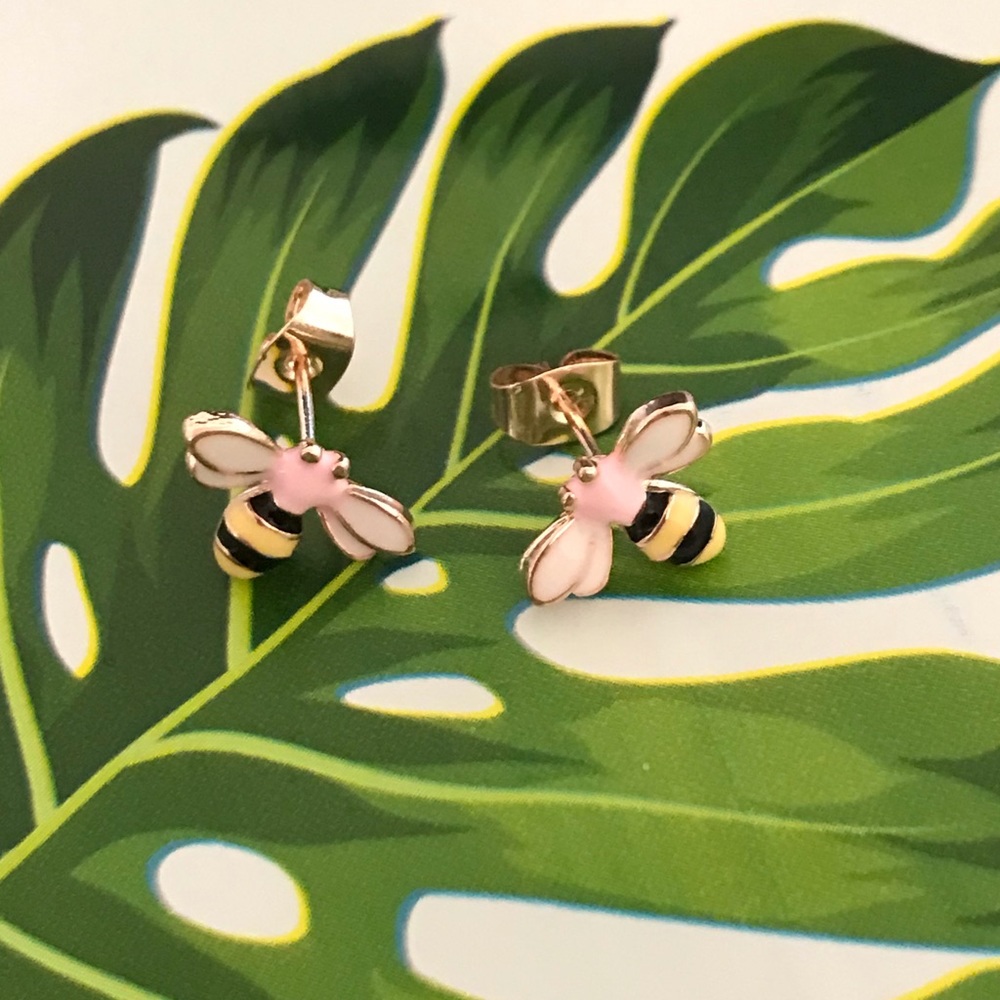 Adorable Bumble Bee Stud Earrings - Picture 2 of 3